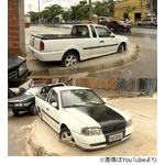 「車触るな」仕方なく工事強行、舗装完了でタイヤが歩道に&ldquo;固定&rdquo;。