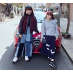 平愛梨、真っ赤な愛車の前で&ldquo;姉妹ショット&rdquo;
