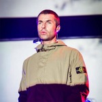 リアム隠し子の養育費支払難航、元妻との離婚調停複雑化が要因。