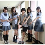 生駒里奈が初のギブス姿を公開、乃木坂5人が「ほん怖」現場で笑顔。