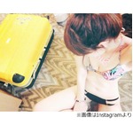 IVANがビキニ姿＆胸の谷間披露、「スタイルすごい」「かわいい」と好評。