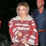 ガガが10代のレイプ被害を告白「立ち直るため何年にもわたって治療」。