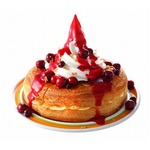 コメダが「ベリーノワール」、目にも鮮やかなミックスベリーソース。