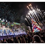 今年で見納め、USJのクリスマスツリー初点灯