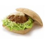 モスの新作「ビストロサンド」、雑穀パンで牛肉の赤ワイン煮など挟む。