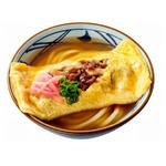 だし巻き玉子がうどんにドンッ、丸亀製麺の「だし玉肉づつみうどん」。