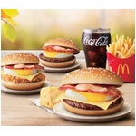 マック「月見バーガー」に新作、2015年は北海道チェダ―チーズをサンド。