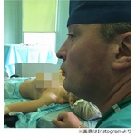 豊胸手術中に&ldquo;自撮り&rdquo;で非難、SNSなどに掲載していた形成外科医。