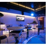 歌舞伎町に&ldquo;リアル砂浜バー&rdquo;、南国ビーチに着いた瞬間の非日常感再現。