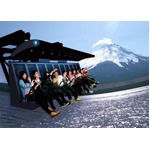 富士急に&ldquo;富士山体感&rdquo;施設、フライトシミュレーションライドが開業。