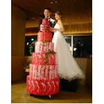 高さ1.8mの&ldquo;肉タワーカット&rdquo;ができる結婚式