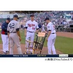 名投手に敵チームが粋な演出、&ldquo;折られたバット&rdquo;で制作の椅子贈る。