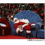 眠る&ldquo;サンタと赤ちゃん&rdquo;絶賛、サンタの機転で生まれた1枚が話題に。