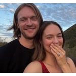 グラミー賞10回受賞&ldquo;ビリー・アイリッシュの兄&rdquo;が婚約、出会いはマッチングアプリ