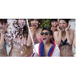 ピース綾部が水着ギャルと大はしゃぎ、&ldquo;作家・又吉&rdquo;に一瞬落ち込むも&hellip;。