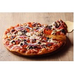 シェーキーズが60周年記念ピザ、発祥の地・米国の伝統的な味をアレンジ。