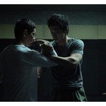 小栗旬の筋肉美にファン悶絶