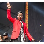 ローリン・ヒル、41歳でおばあちゃんに