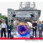 名古屋のテレビ塔に&ldquo;ゴジラ襲来&rdquo;、「ゴジラ-1.0」山崎貴監督が除幕式で挨拶
