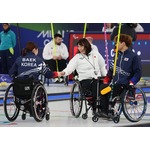 あいさつする小川