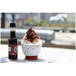 ショコラ味のかき氷専用醤油、バンホーテンのココアパウダー＆黒糖入り。