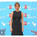 ジェニファー・アニストンが共演者の骨折る