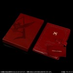 深い赤「シャア専用手帳2017」、ジオン公国軍のエンブレムを型押し。