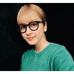 &ldquo;金髪&times;黒縁メガネ&rdquo;の平祐奈に反響「とっても素敵」「超可愛い」