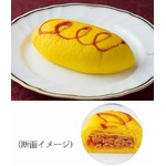 本物そっくりのオムライスパン、ケチャップライスと薄焼き卵を包む。