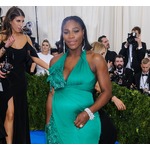 セリーナ・ウィリアムズの第1子性別、姉がポロリ