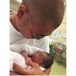 あばれる君に第1子男児が誕生「顔は自分にそっくりであります」。