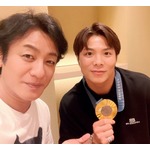 片岡愛之助&ldquo;パリ五輪の金&rdquo;持たせてもらい「まさか人生で金メダルに触れられるとは」