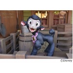 TDLでこひつじのダニーを発見、愛くるしい笑顔ふりまき可愛がられる。