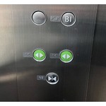 まさかの&ldquo;エレベーターの開けるボタンが2つ&rdquo;、尾崎里紗戸惑う「まんまとやられました！」