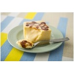 ローソンが四角いプリンケーキ、スポンジの中にとろとろのプリン。