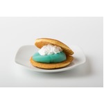 &ldquo;青いあんこ&rdquo;の爽快どら焼き、冷やして美味しい「ラムネ味」に。