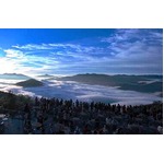 「雲海テラス」利用10万人突破、北海道トマムの壮大な自然イベント。