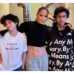 ジェニファー・ロペスが家族で&ldquo;日本旅行&rdquo;、双子の息子の誕生日を東京で祝う