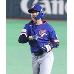 スクイズを決めた江坤宇　野球