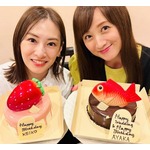 北川景子、&ldquo;大きなイチゴ&rdquo;のバースデーケーキにニッコリ