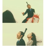 ちょんまげ織田信成が女性誘う、白いポニーにまたがり「乗ってかない？」。