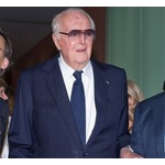 ファッション界の重鎮、ジバンシィが死去