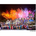 Disney「小さな世界」が50周年、各地のテーマパークキャストがお祝い。