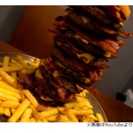 巨大ハンバーガー挑戦、死亡なら&ldquo;墓石代&rdquo;提供