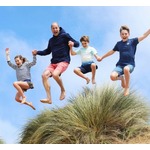 &ldquo;ウィリアム皇太子＆王子＆王女&rdquo;みんなでジャンプショット、キャサリン妃が撮影