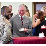 チャールズ国王、子供の頃から今も持ち歩く&ldquo;テディベア&rdquo;