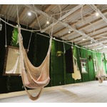 カットもシャンプーもハンモックで行う美容室