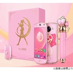 キュートな「セーラームーン」コラボスマホ