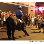 ストリートジャズに合わせて踊る&ldquo;観客&rdquo;が話題