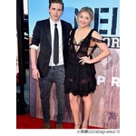 交際中のクロエ・モレッツとベッカム長男、2人で初レッドカーペット。